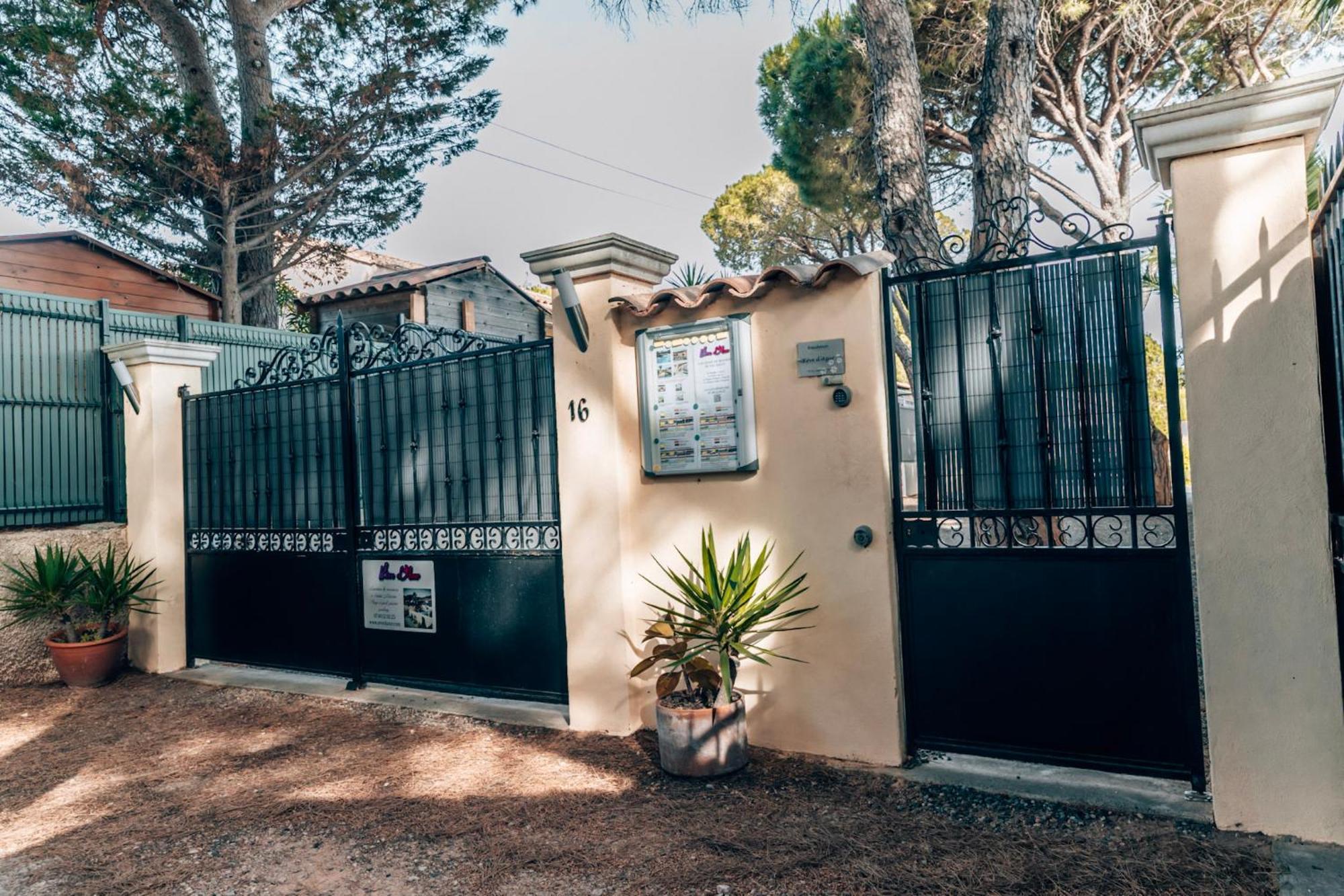 Reve D'Azur, Mazet En Bord De Mer, Parking, Piscine Partagee, Terrasse Bbq & Draps Inclus La Nartelle, 1 Salon, 1 Chambre, 1 Cuisine , 1 Sdb Sainte-Maxime Exterior foto